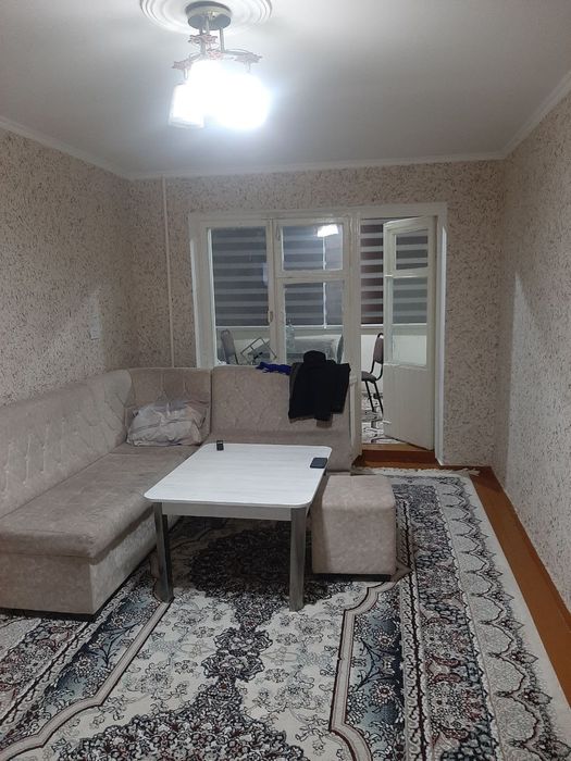 Срочна 4 хонали уй сотилади. Бозорда