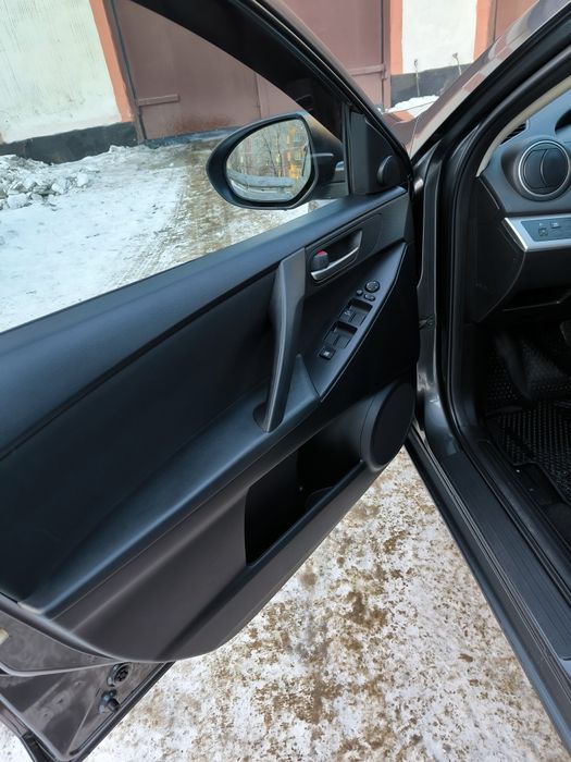 Мазда 3 2012 года. Срочно.