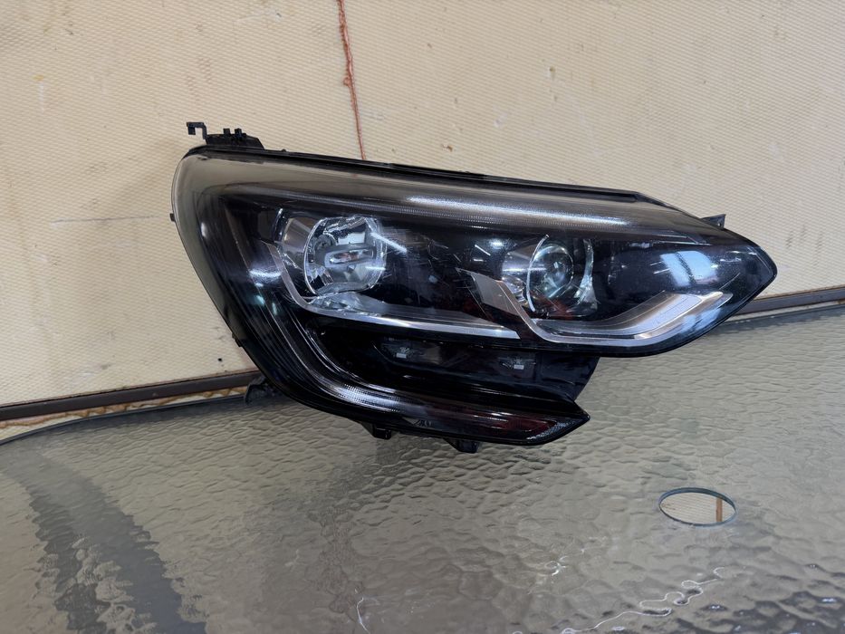 Far dreapta renault megane 4