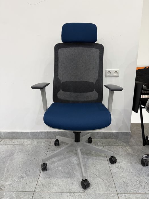 Кресло для офиса и первой рук