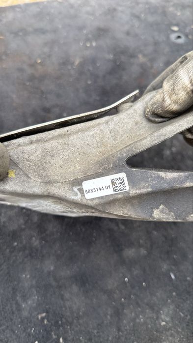 Дясна лапа двигател b58 БМВ F22 F23 F30 F32 F33 F34 F36 B58