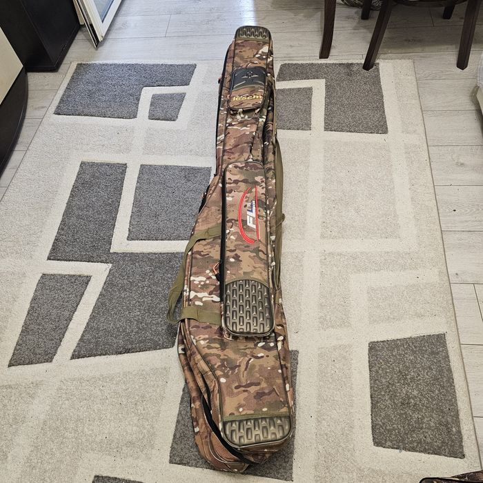 Калъфи за риболовни пръчки и принадлежности.