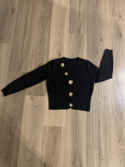 Стилна жилетка с елегантни копчета