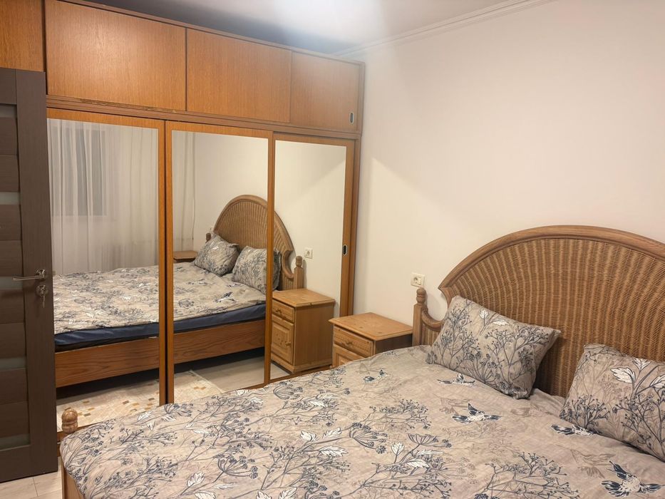 Închiriez apartament