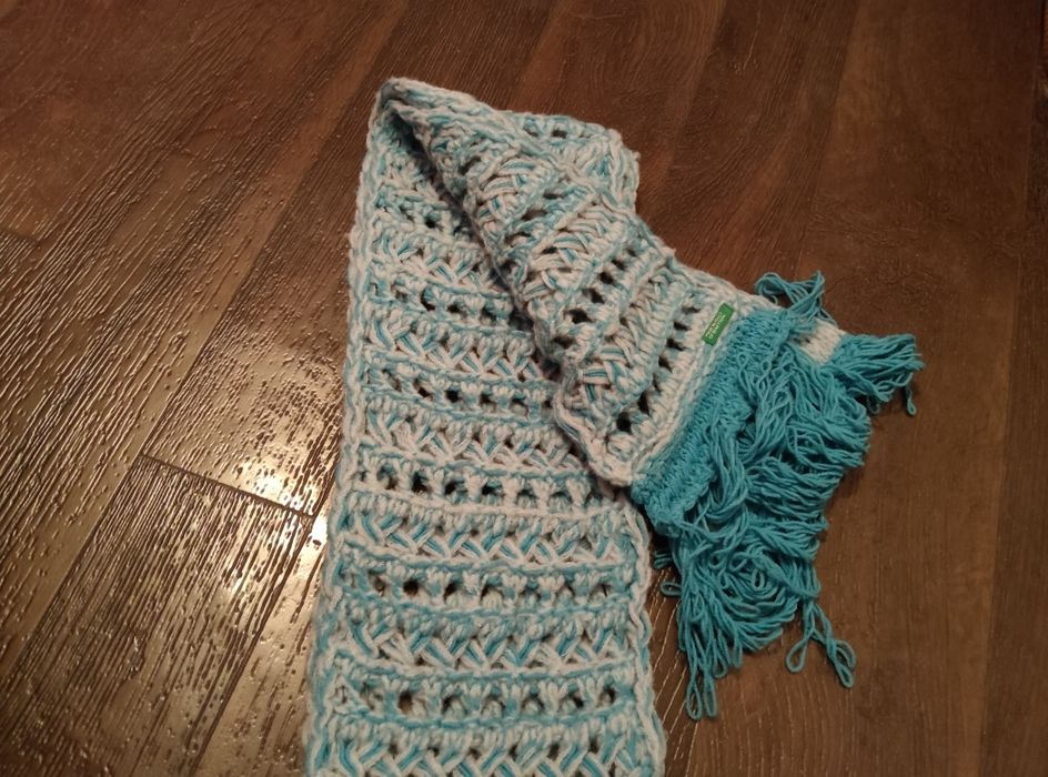 Шал BENETTON                  .