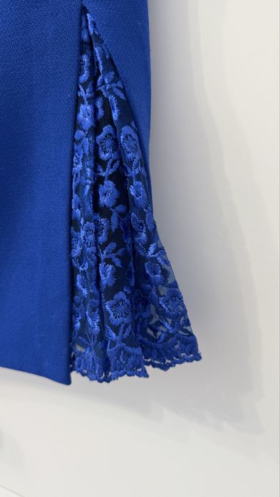 Продается костюм с юбкой