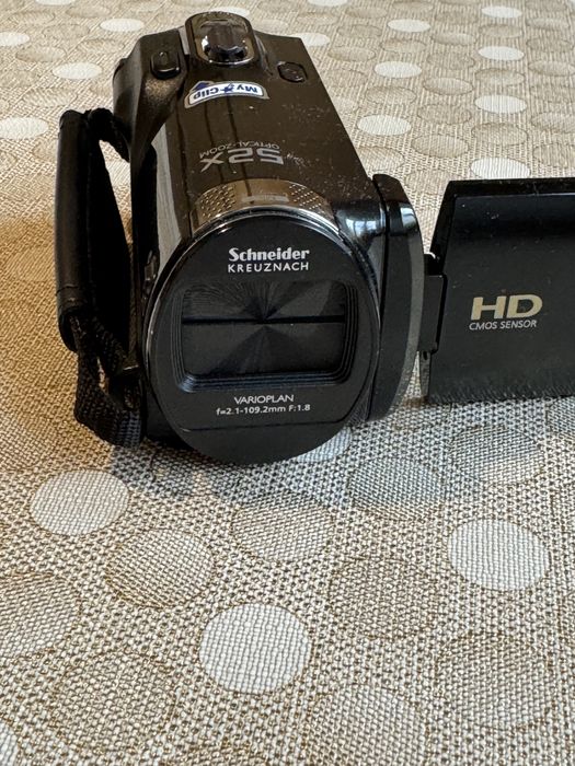 Видеокамера Samsung HMX-F80