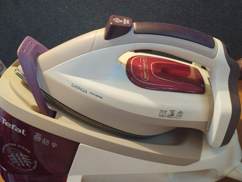 Statie calcat cu boiler Tefal