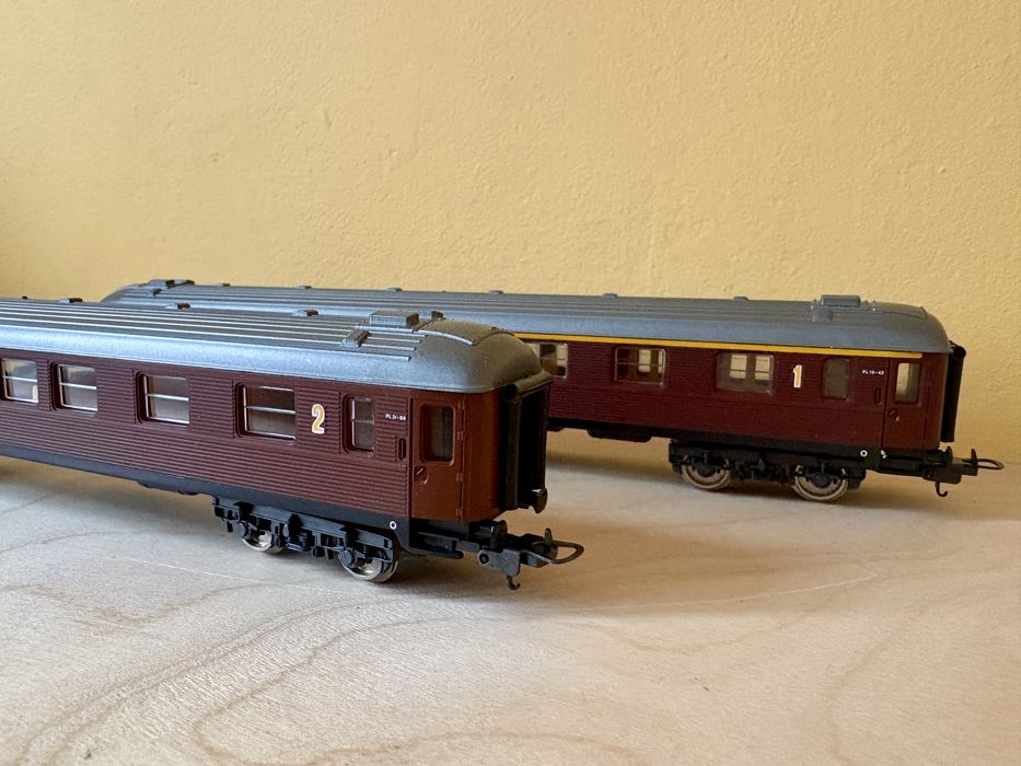 Комплект пътнически вагони LIMA мащаб HO (1:87) влак piko