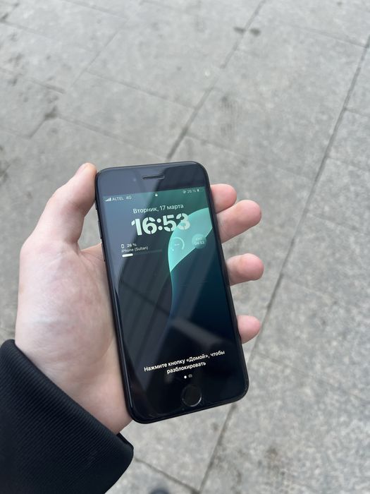 Продам iPhone SE 2020