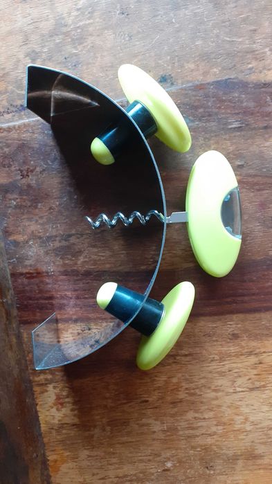 комплект тирбушон , отварачка и запушалки за туризъм, дизайнерски