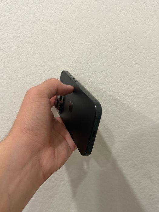 Продам IPhone 16 Pro