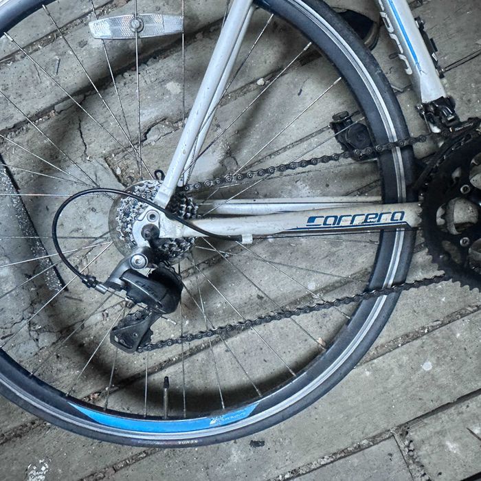 Заглавие: Шосеен велосипед Carrera Virtuoso – Алуминиева рамка 6061 T6