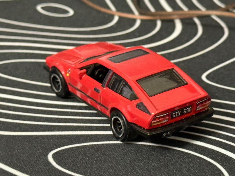 Машинка hot wheels premium