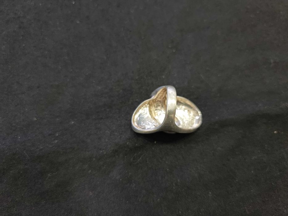 Масивен дамски сребърен пръстен 10.24 гр.