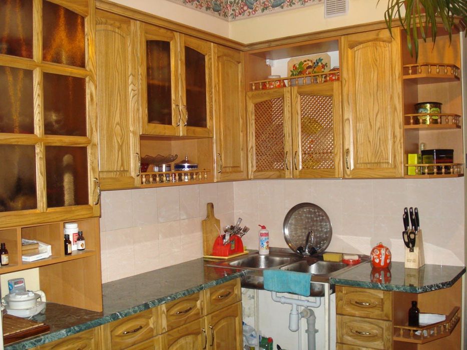 Кухонный гарнитур, стол, уголок полный комплект из дерева