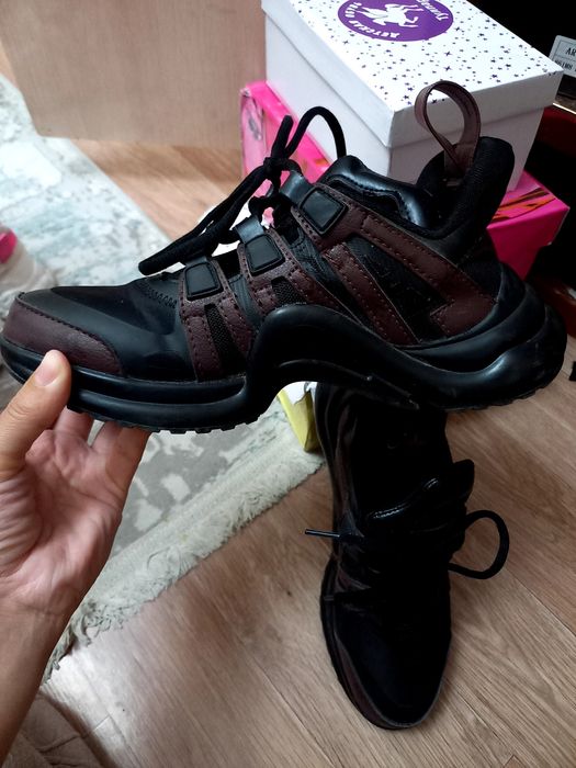 Женские кроссовки