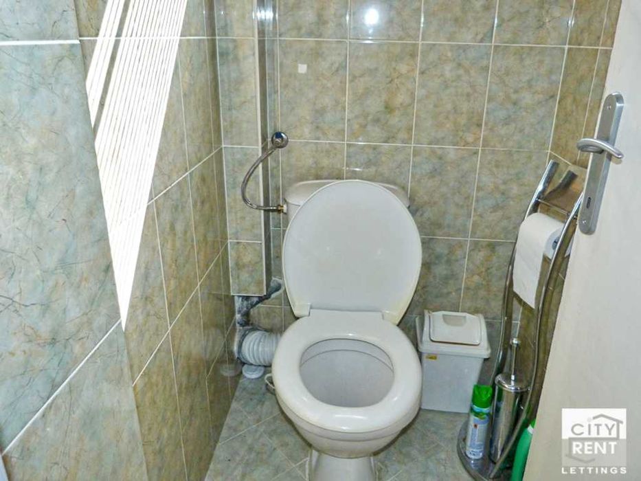 105474 Просторен етаж от къща с две спални под наем на Самоводската чаршия във Велико Търново