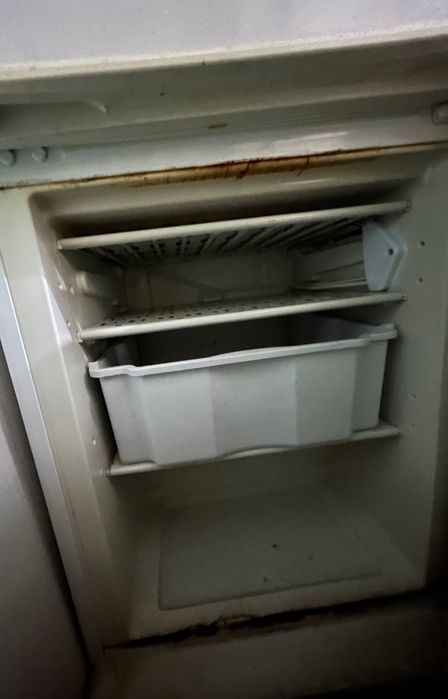 INDESIT Холодильник продается. INDESIT Muzlatkich sotiladi.