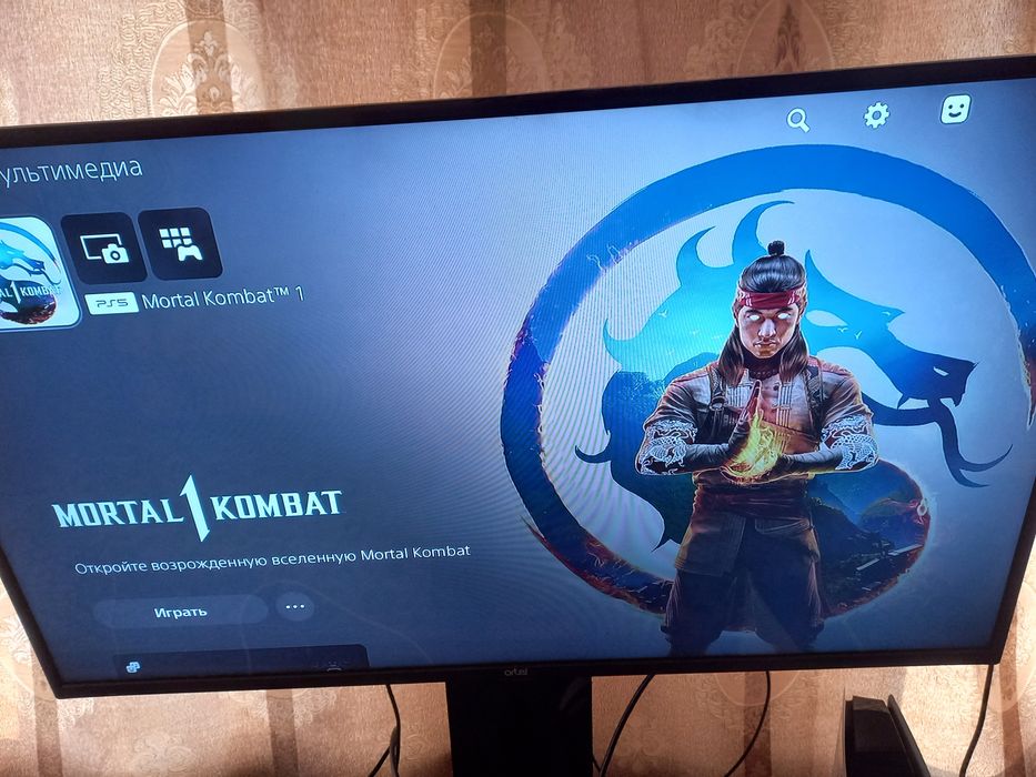 PS5 slim holati ideal tiniq 1TB hotirasi o'yinlar yozigan PS5 o'yinlar