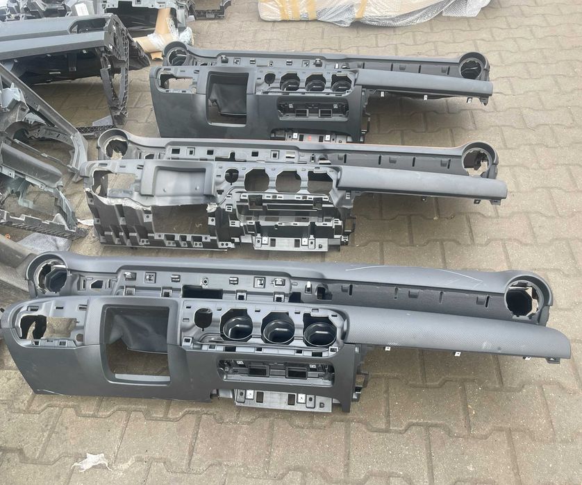 Mercedes Benz GLA EQA h247 - plansa de bord - diferite modele cusaturi