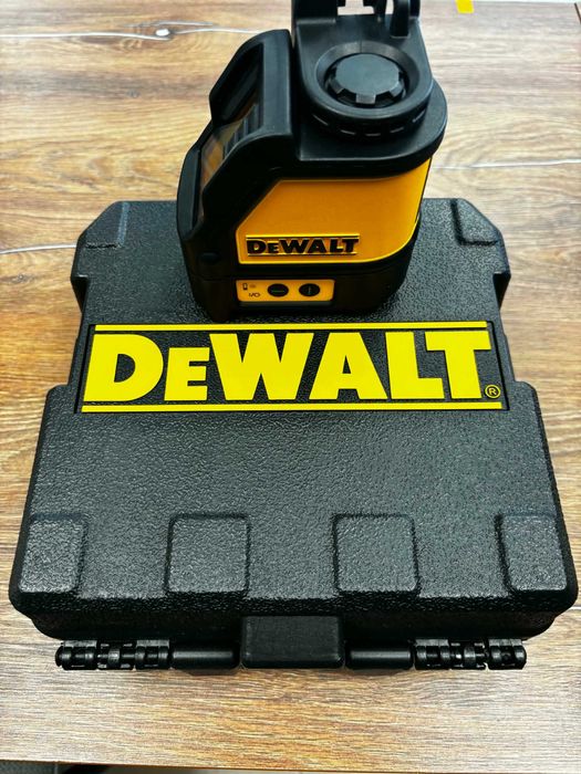 Зелен линеен лазерен нивелир DeWALT DW088CG, 20 м, 0.3 мм/м