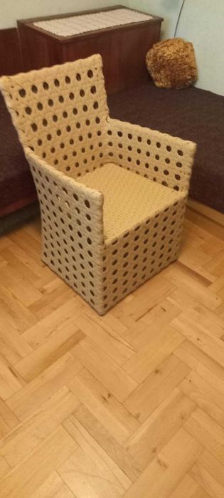 Продавам Офис стол и Плетен стол