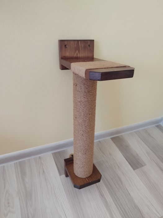 Драскалка за котка на стена