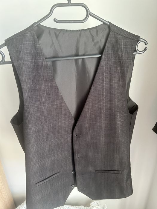 Елегантен мъжки костюм