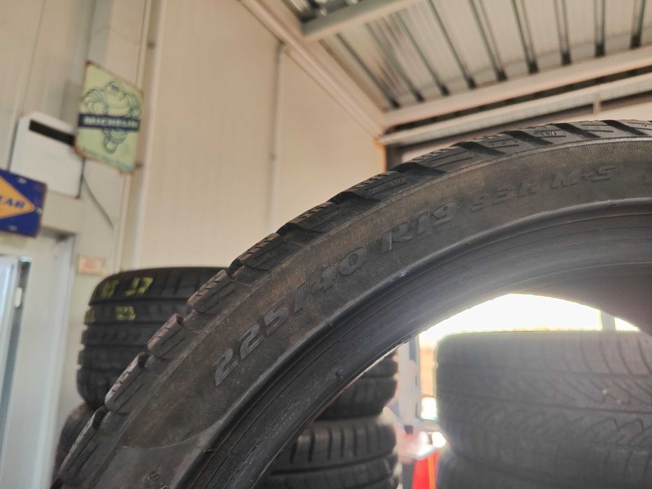 2бр. зимни гуми 225/40/19 Pirelli