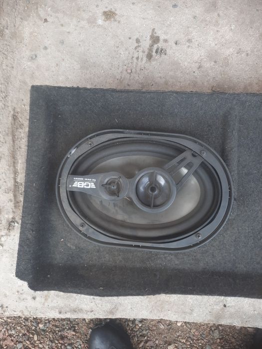 Колонки на машину