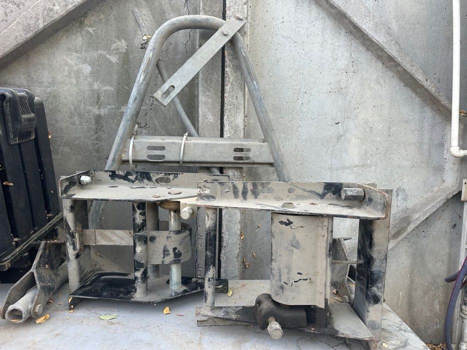 Топливный  бак на 300 литров. Крепление запасного колеса