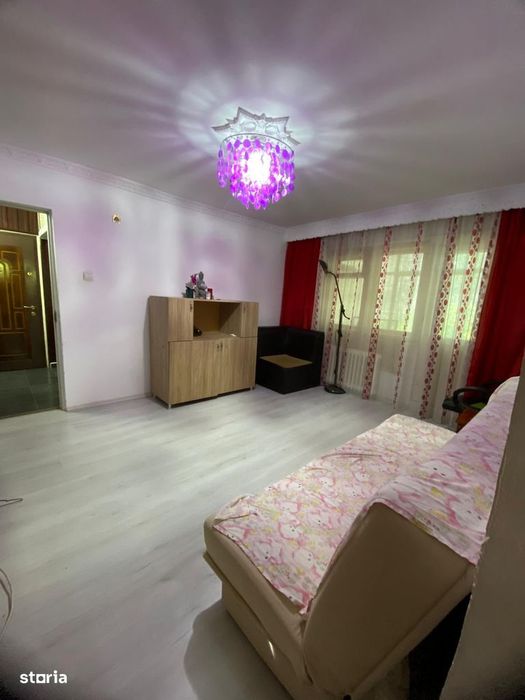 2 camere la parter cu balcon , zona Radu Negru