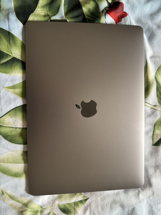 Продам Macbook Air 13