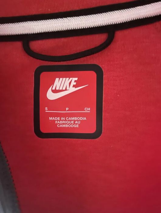 Продавам Nike tech!