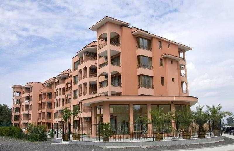 Продава се Двустаен апартамент в к.к. Слънчев бряг - 63 кв.м за 559 €/кв.м - Снимка #13