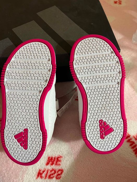 Детски обувки Adidas ! Чисто нови, номер 26.5 !