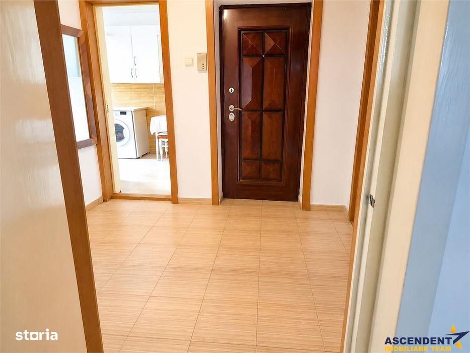 Drumul Poienii .LIvada Postei: 3 camere decomandate,2 balcoane,vedere
