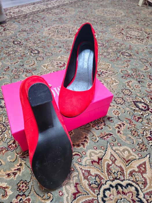 Продам туфли новые