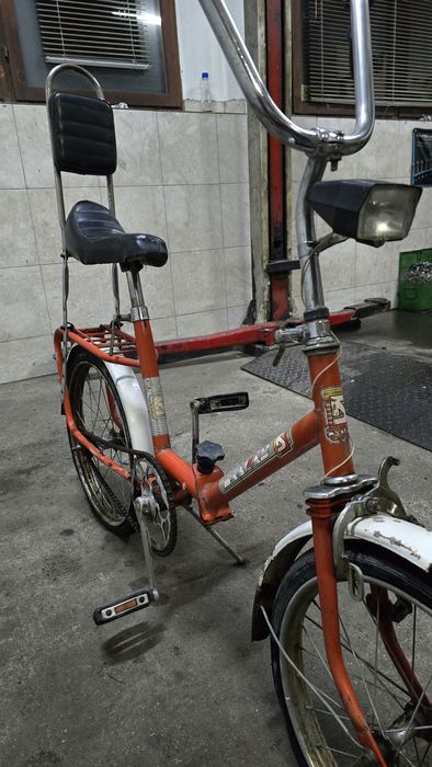 Балканче със спукани гуми