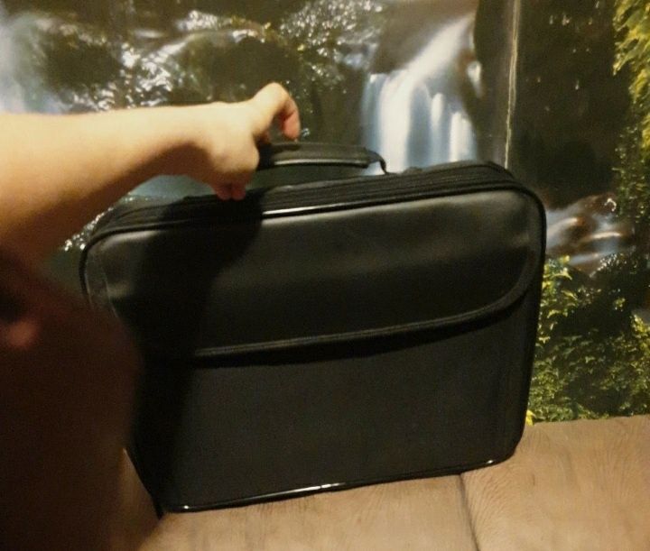 Geanta laptop noua, nebranduita