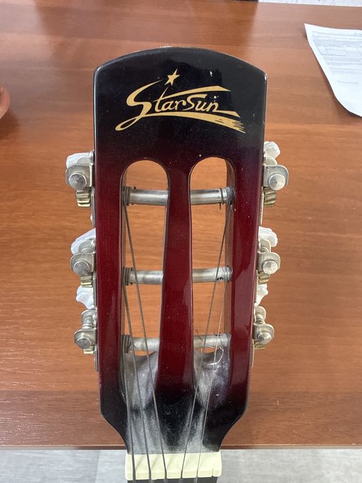 Гитара почти новая