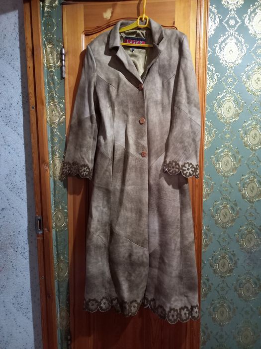 Продаются  шуба и плащ женское