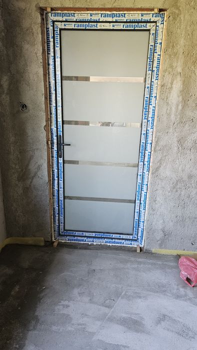 Uși și ferestre termopan la comanda