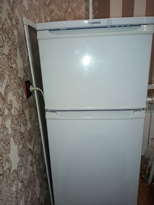 Продам холодильник с морозильной камерой.