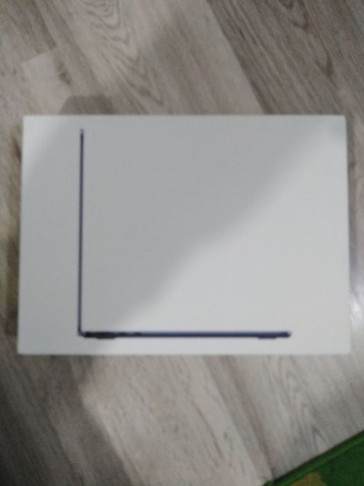 MacBook Air 13 16GB 512 GB sigilat