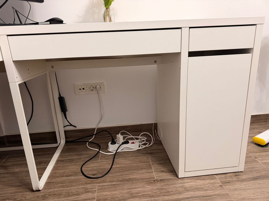 Birou alb ikea stare foarte buna