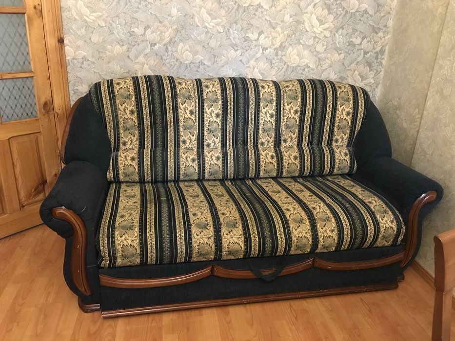 Продам диван и два кресла