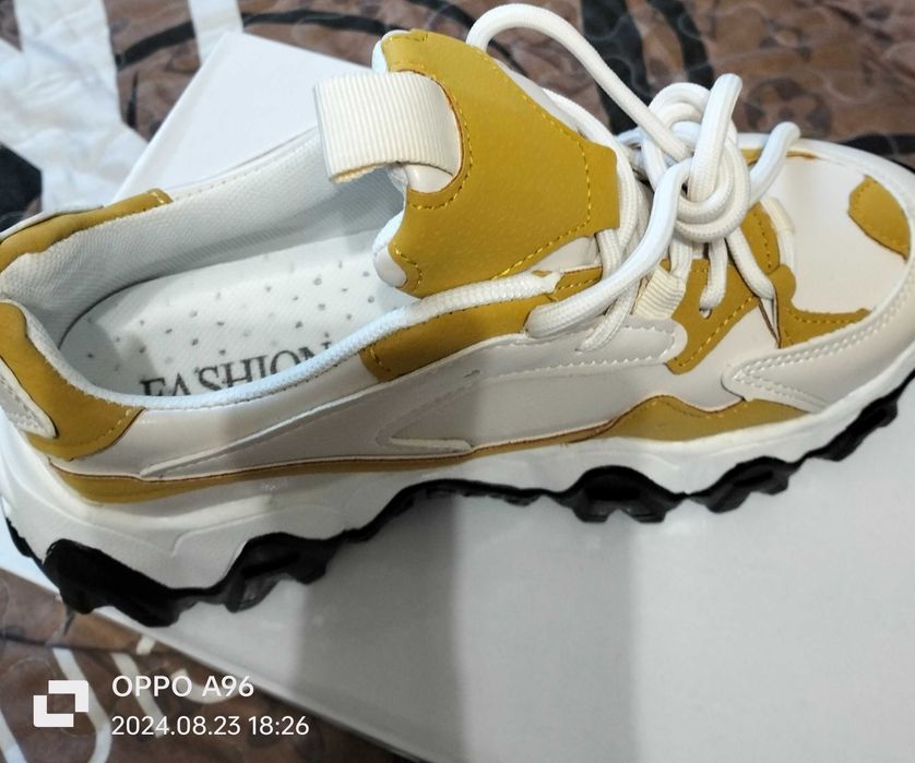 Кроссовки новые!