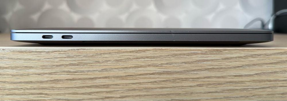 MacBook Pro 13’ 2019 four thunderbolt 3 ports